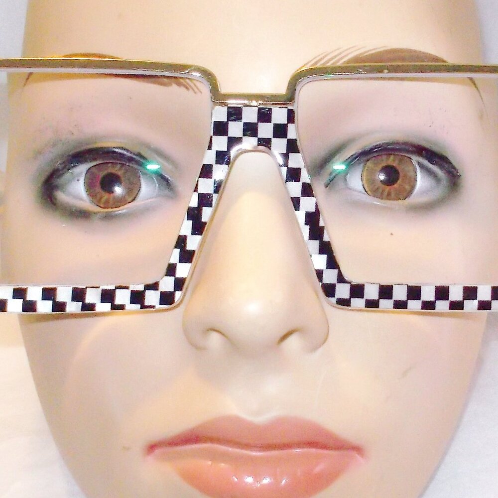 2.50 FABULOUS BLACK & WHITE CHECKERBOARD SQUARE READING GLASSSES ONE PAIR ONLY
